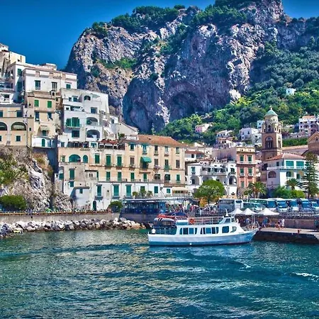 Casa de hóspedes Holidays Baia D'amalfi 4*