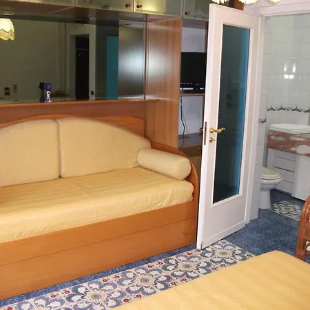 Holidays Baia D'amalfi Penzion 4*